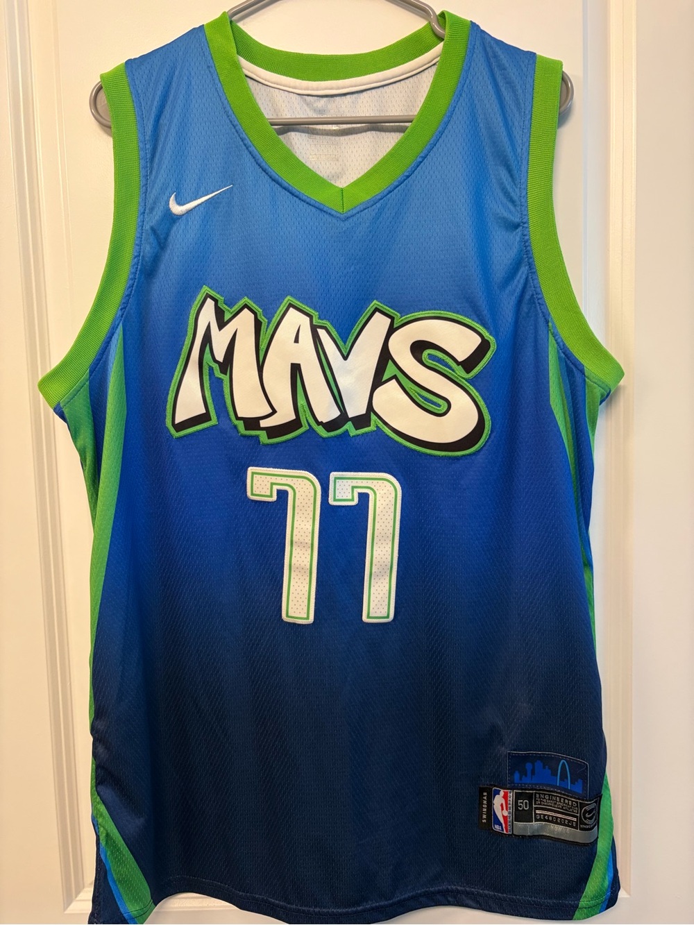Nike Dallas Mavericks Luka Doncic #77 2019/20 City Fan Edition NBA Jersey 50 L